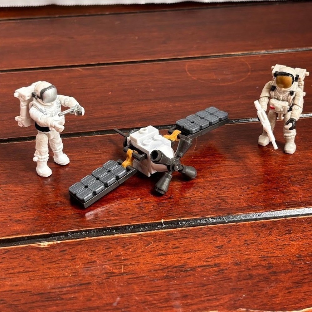 Mega Bloks Call of Duty Icarus‎ Astronaut Trooper Figures & Satellite Drone